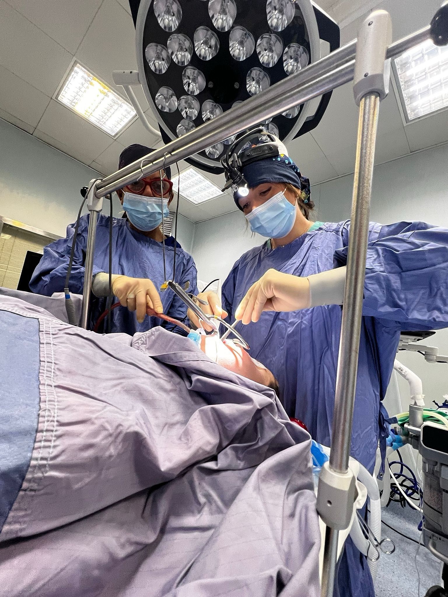 Intervento chirurgico in sala operatoria