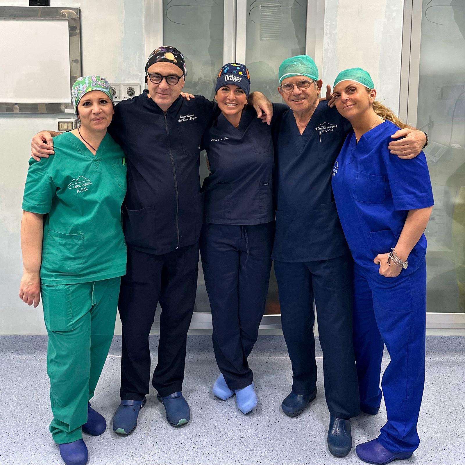 Equipe chirurgica in sala operatoria